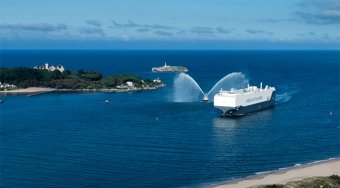 Hoegh Aurora at sea