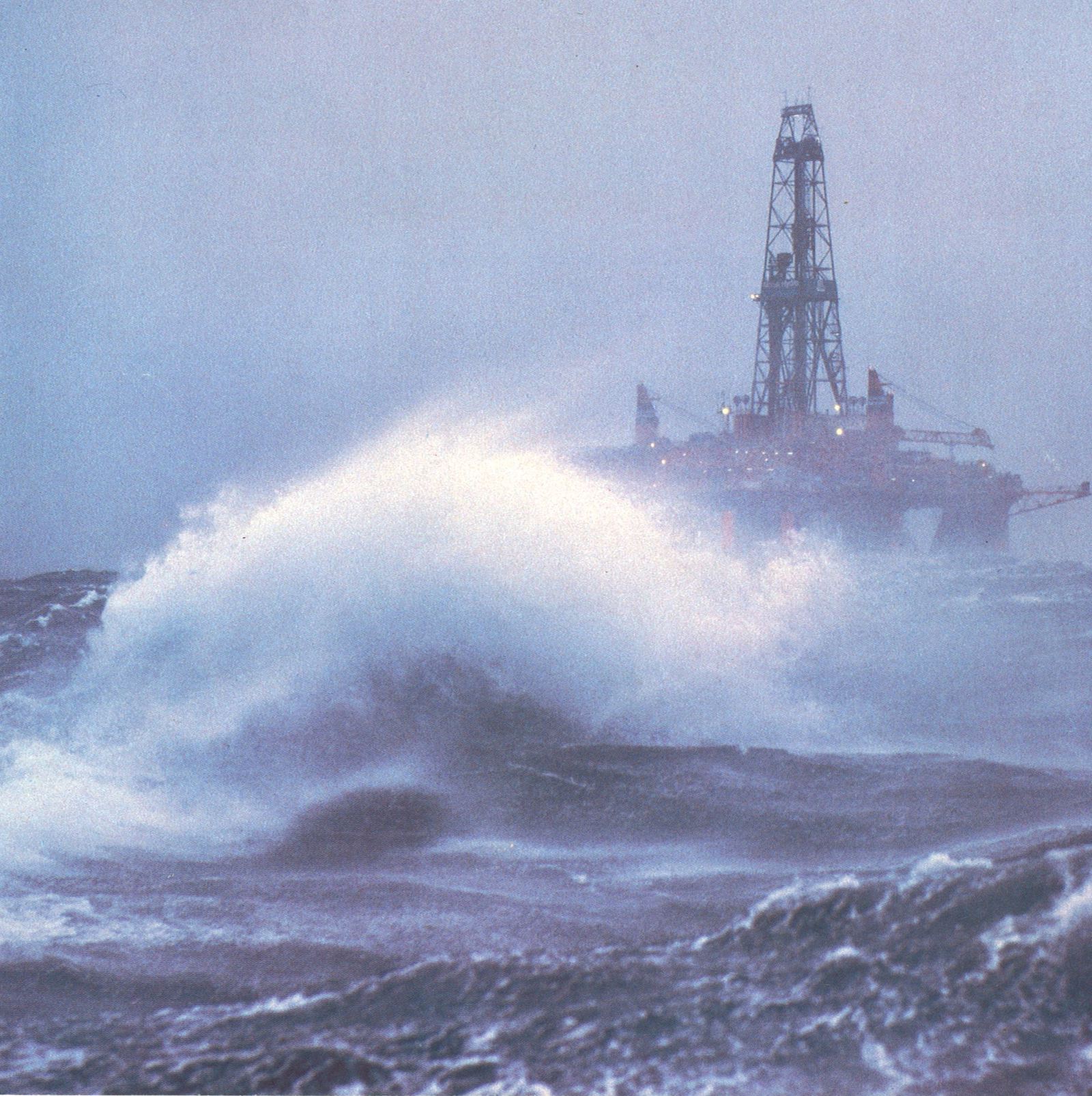 Photo of big waves in the North Sea